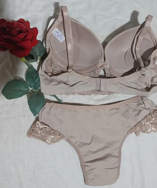 CONUNTO LAÌS COM DETALE EM RENDA